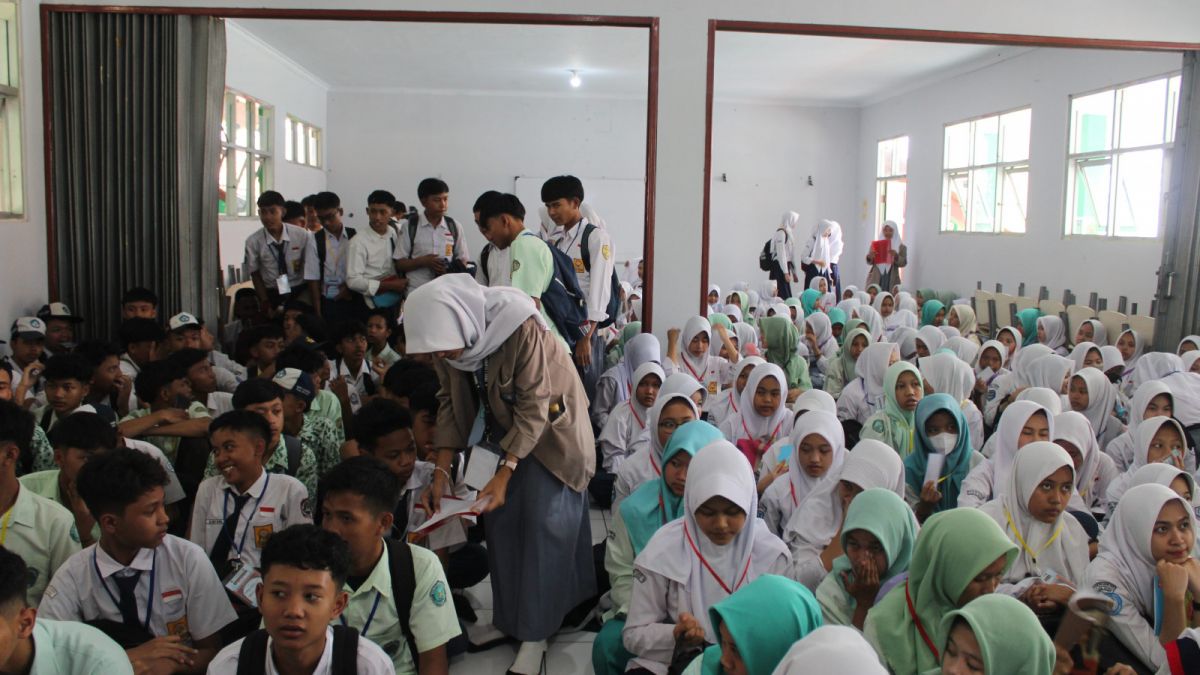 Siswa Baru dalam PLS SMAN 1 Cijeruk bersiap menerima materi. [Dok. N Aurellia CW]