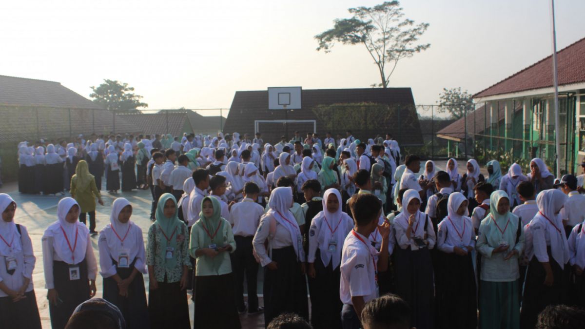 Sarapan Matahari Siswa Baru dalam PLS SMAN 1 Cijeruk [Dok. N Aurellia CW]