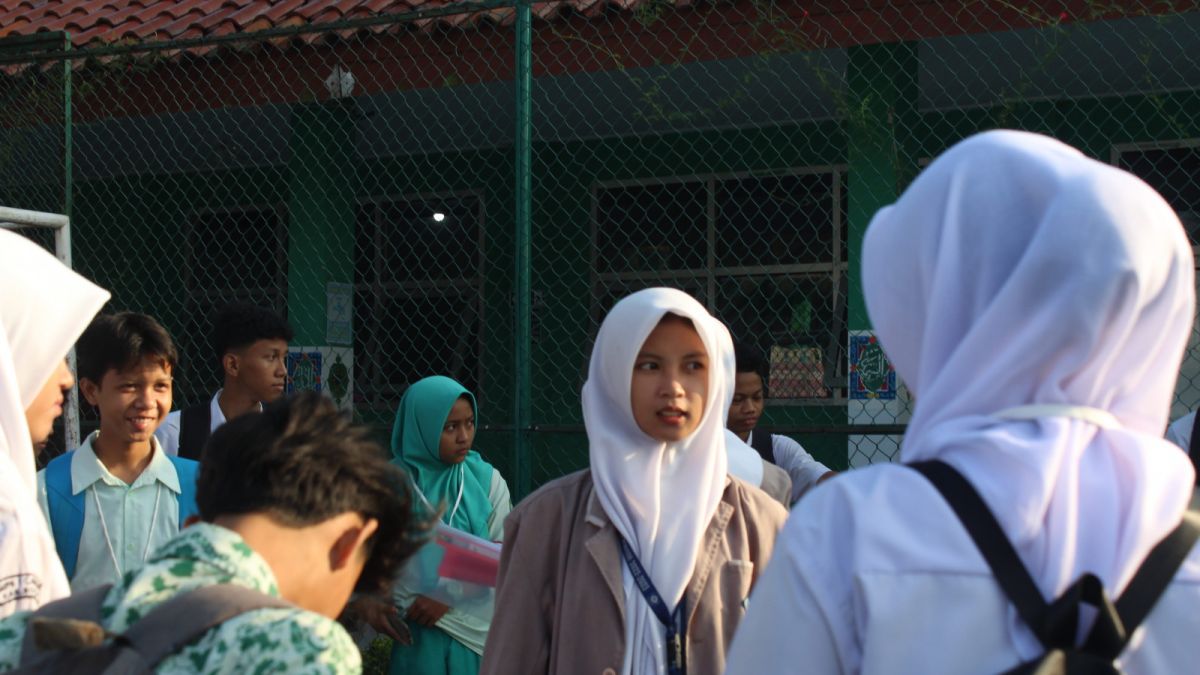 Senyum dulu Siswa Baru dalam PLS SMAN 1 Cijeruk [Dok. N Aurellia CW]