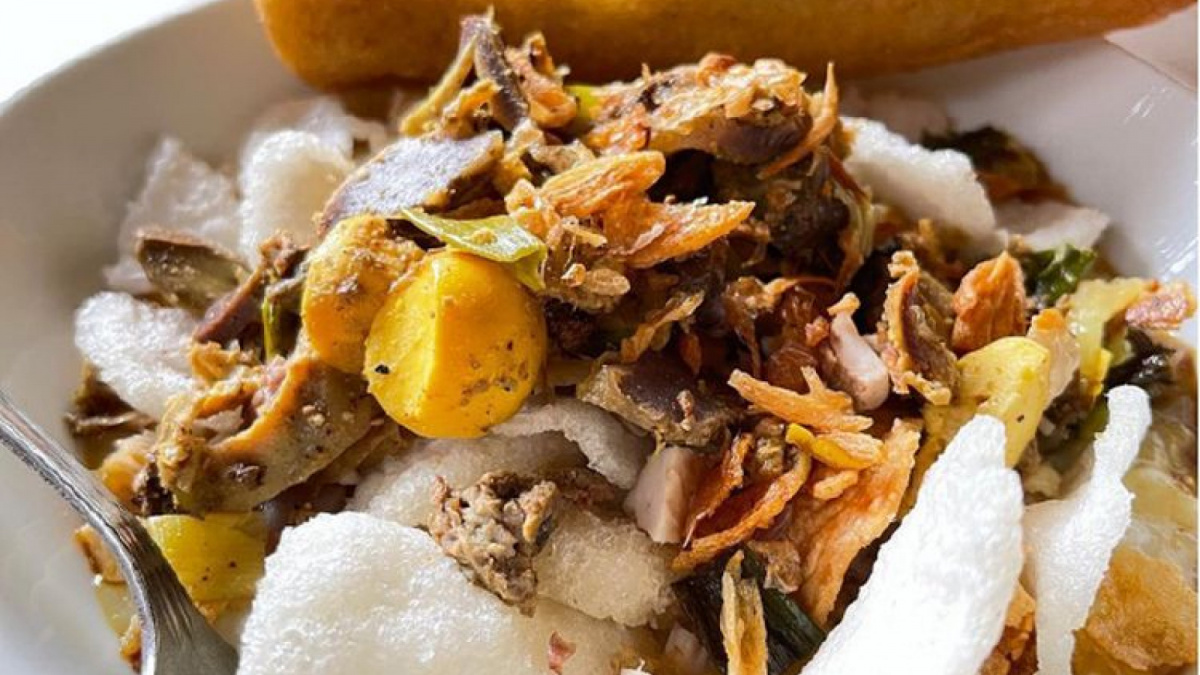 Bubur ayam Bunut [Tangkapan layar instagram @hazeleufraxiadonna]