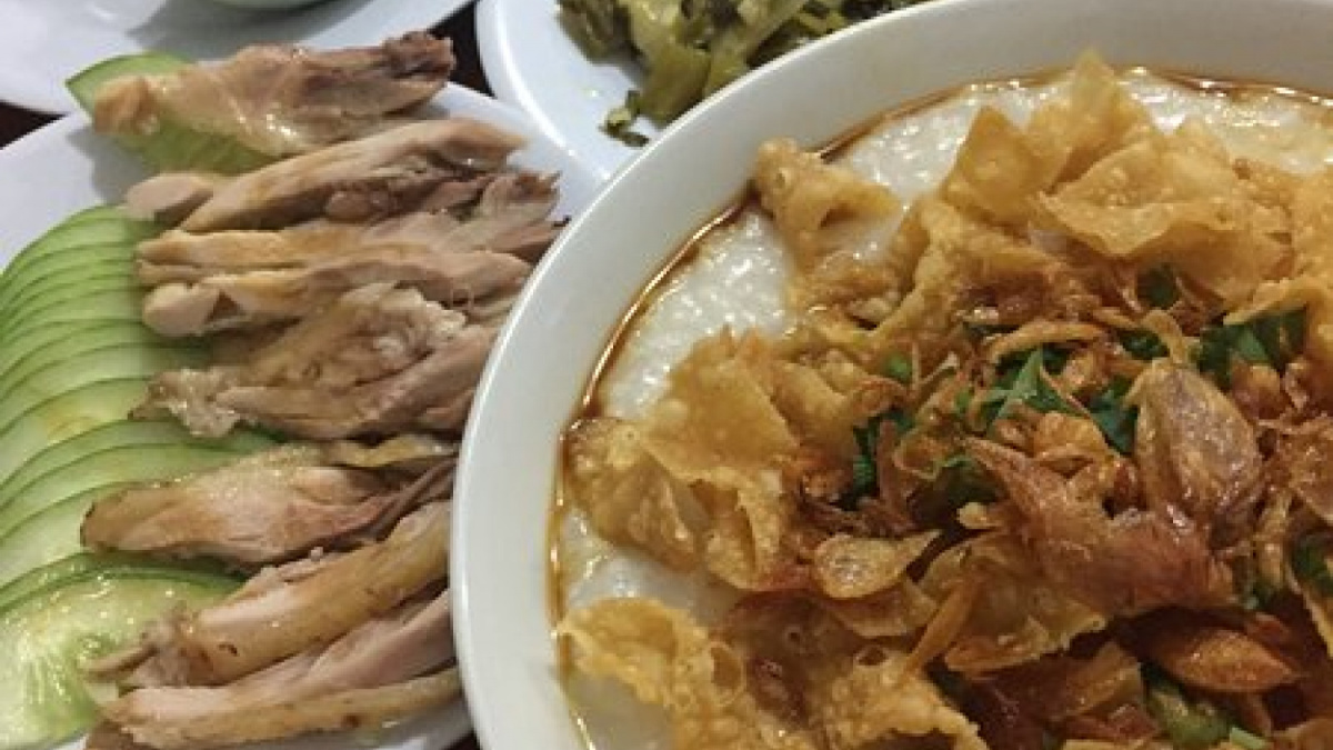 Bubur Ayam Odeon, bubur khas Sukabumi [tripadvisor.co.id]