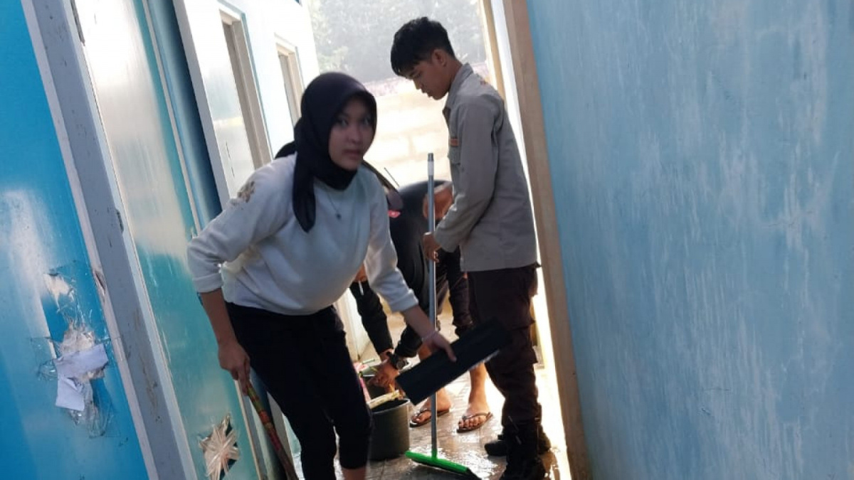 Aksi bantuan kebersihan Cisadane Resik Rescue di Leuwisadeng Kab. Bogor [Dok. Cisadane Resik]