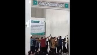 Viral Video Ratusan Mahasiswa Berjoget Diduga di Dalam Masjid, Begini Klarifikasinya!