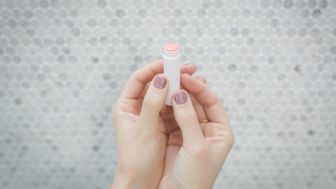 Tak Hanya untuk Bibir, Ternyata Ini 5 Manfaat Lip Balm