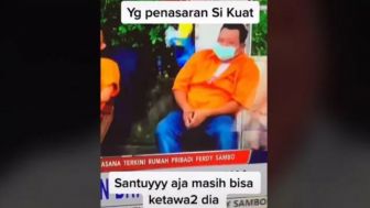 Tersangka Pembunuhan Brigadir J Tertangkap Kamera Tertawa Lepas Saat Rekonstruksi