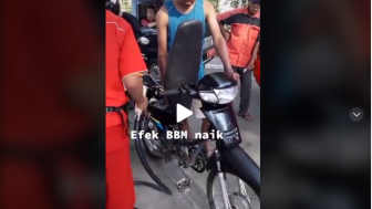 Menghebohkan! Seorang Pria Memodifikasi Motornya Kala Harga BBM Naik