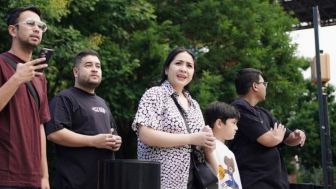 Reaksi Nagita Slavina Liat Raffi Ahmad Jadi Model Bikin Ngakak
