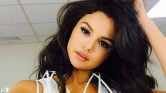 Selena Gomez feat. REMA  Calm Down | Lirik Lagu