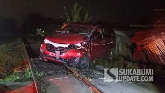 Mobil Avanza Disambar KA Siliwangi di Sukabumi, 5 Orang Terluka