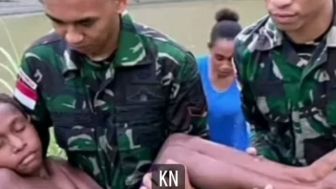 Aksi Heroik! Penyelamatan Dua Bocah Yang Terbawa Arus Sungai Oleh Dua Oknum Tni