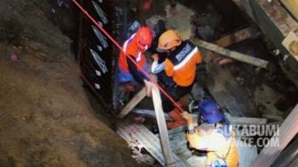 Penghuni Rumah di Nanggeleng Sukabumi Tertimbun Material Rumah Akibat Tanah Longsor