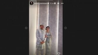 Sule dan Memes Prameswari Pose Mesra Pakai Baju Pengantin: Happy Wedding