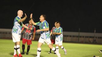 Ketua PSSI dan Presiden FIFA Main Bola Bareng