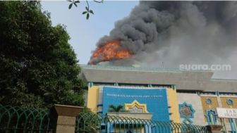 Kubah dari Masjid Raya Jakarta Islamic Center Terbakar