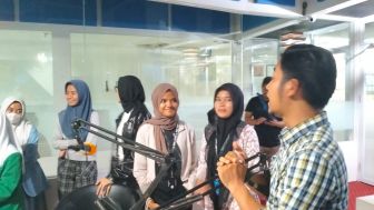 Puluhan Siswa SMA di Bogor dilatih oleh RRI