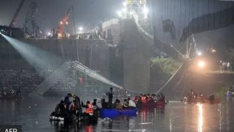 140 Orang Tewas dalam Tragedi Robohnya Jembatan Gantung di Gujarat India