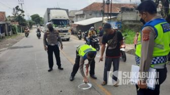 Seorang Lansia di Sukaraja Sukabumi Meninggal Setelah Setang Motornya Menyonggol Truk