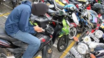 Jual Motor Curian ke Pemiliknya, Pemuda di Sukabumi Habis Dibuat Babak Belur