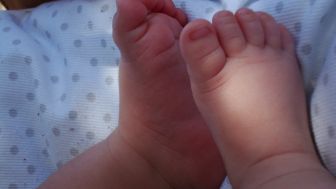 Sadis! Pria Ini Banting Bayi 2 Tahun Hingga Tewas Gegara BAB di Kasur