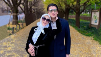 Syahrini Dituding Pakai Kacamata YSL Palsu, Foto Ini  Buktinya!