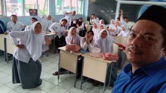 Arti dan Contoh Majas Sinestesia dalam Bahasa Sunda