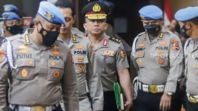 Ada Polwan Diduga Menangis Saat Ferdy Sambo Dipecat Tidak Hormat, Warganet: Mungkin Terharu
