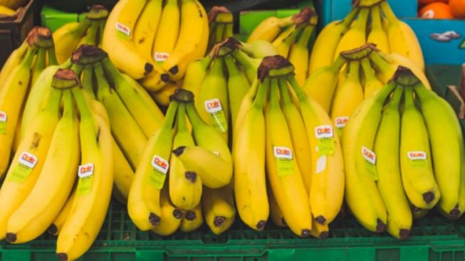 Terharu, Pedagang Pisang ini Balas Kebaikan Pemberi Nasi Kotak