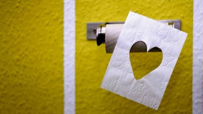 Risiko Menggunakan Tisu Toilet Untuk Menyeka Organ Intim
