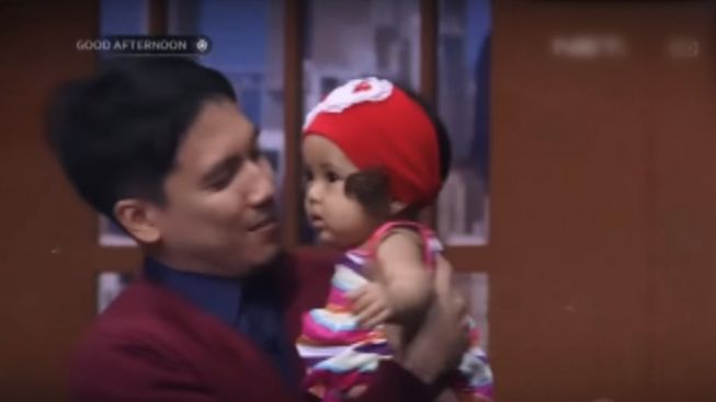 Rela Tak Tidur Kala Anak Sakit, Sikap Desta Dipuji Netizen