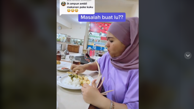 Cara Tak Biasa Wanita Ini Makan Nasi Padang Bikin Warganet Geleng Kepala