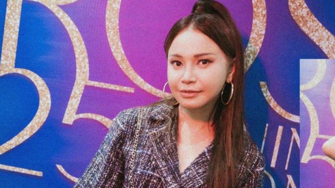 Denny Darko Ramal Pasangan Rossa, Ini Sosok Prianya