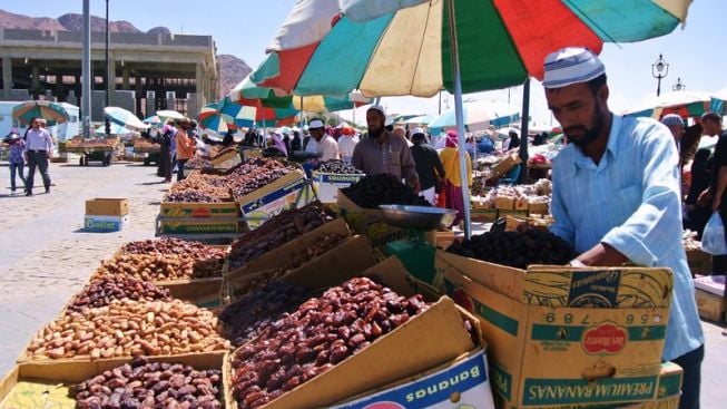 Viral Penjual Kurma di Arab Ini Jago Bahasa Sunda!