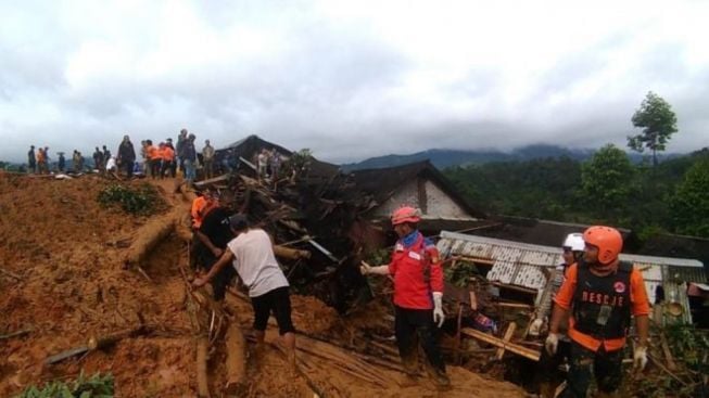 Hujan, Banjir, dan Longsor, 20 Titik Bencana Kepung Sukabumi