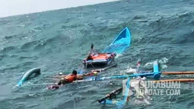 Dihantam Ombak, Perahu Berpenumpang Nelayan Asal Palabuhanratu Karam