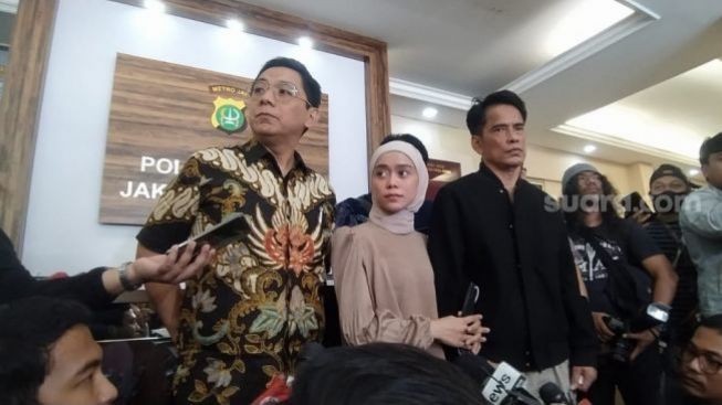 Lesti Kejora Ungkap Alasan Cabut Laporan KDRT Rizky Billar, Ekspresi Sang Ayah Disorot