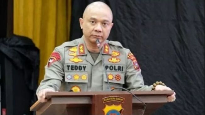 Kalpolda Jawa Timur, Teddy Minahasa ditangkap Atas Dugaan Kasus Narkoba