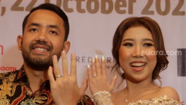 Kiky Saputri Akhirnya Dilamar Oleh Sang Kekasih Hati