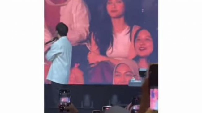 Mahalini Salting Saat Wajahnya Ditampilkan Pada Big Screen, Rizky Febian: Comelnya, You Tak Tau You Comel Lah