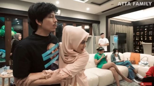 Atta Halilintar Bingung Liat Millen Pakai Baju Seksi Pamer Paha: Gapapalah Muhrim Kok