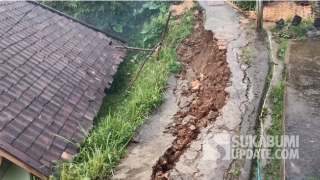 Pergerakan Tanah Terjadi di Kalibunder Sukabumi, 13 Rumah Diimbau Waspada