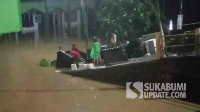 Banjir Akibat Hujan Deras di Cijalingan Sukabumi, Warga Diimbau Berhati-Hati