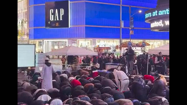 Salat Tarawih Menggema di Times Square New York untuk Tahun Kedua