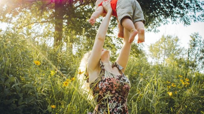 Pemilihan Nama Bayi Kembar Perempuan Kristen, 40 Pilihan Terbaik dan Artinya