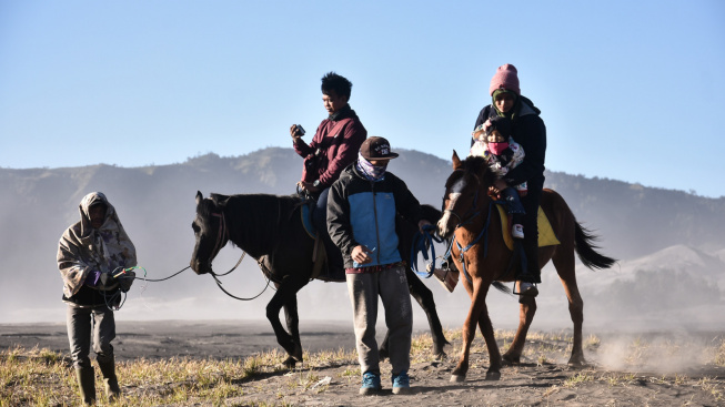 Serba-Serbi Outfit ke Bromo Hijab: Gaya Modis Terbaru untuk Liburan di Gunung Bromo!