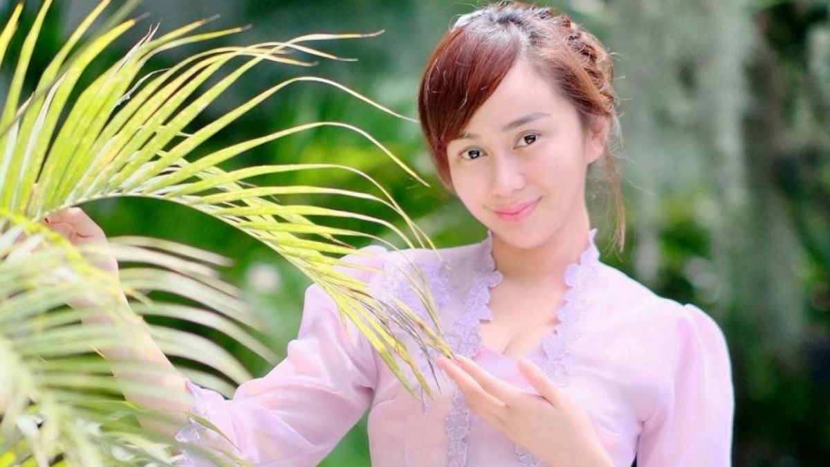 Denise Chariesta [Instagram]