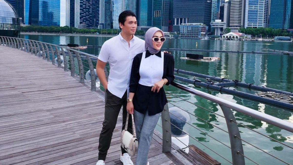 Ilustrasi Kemesraan Syahrini dan Reino Barack. [Instagram/@princessyahrini]