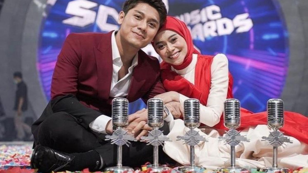 Ilustrasi Lesti Kejora Dan Rizky Billar. Rizky Billar bantah numpang hidup dari Lesti Kejora. [[Instagram]]