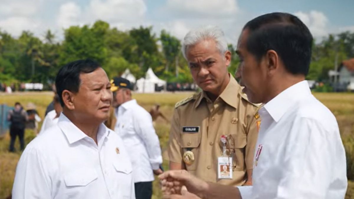 Presiden Jokowi bersama Prabowo Subianto dan Ganjar Pranowo. [YouTube Sekretariat Presiden]