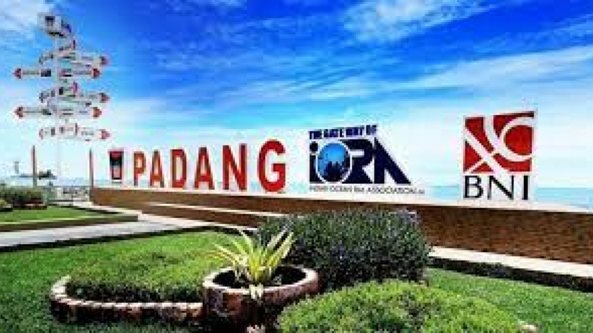 Tugu IQRA di Pantai Padang [Dok.Web Pemko Padang]