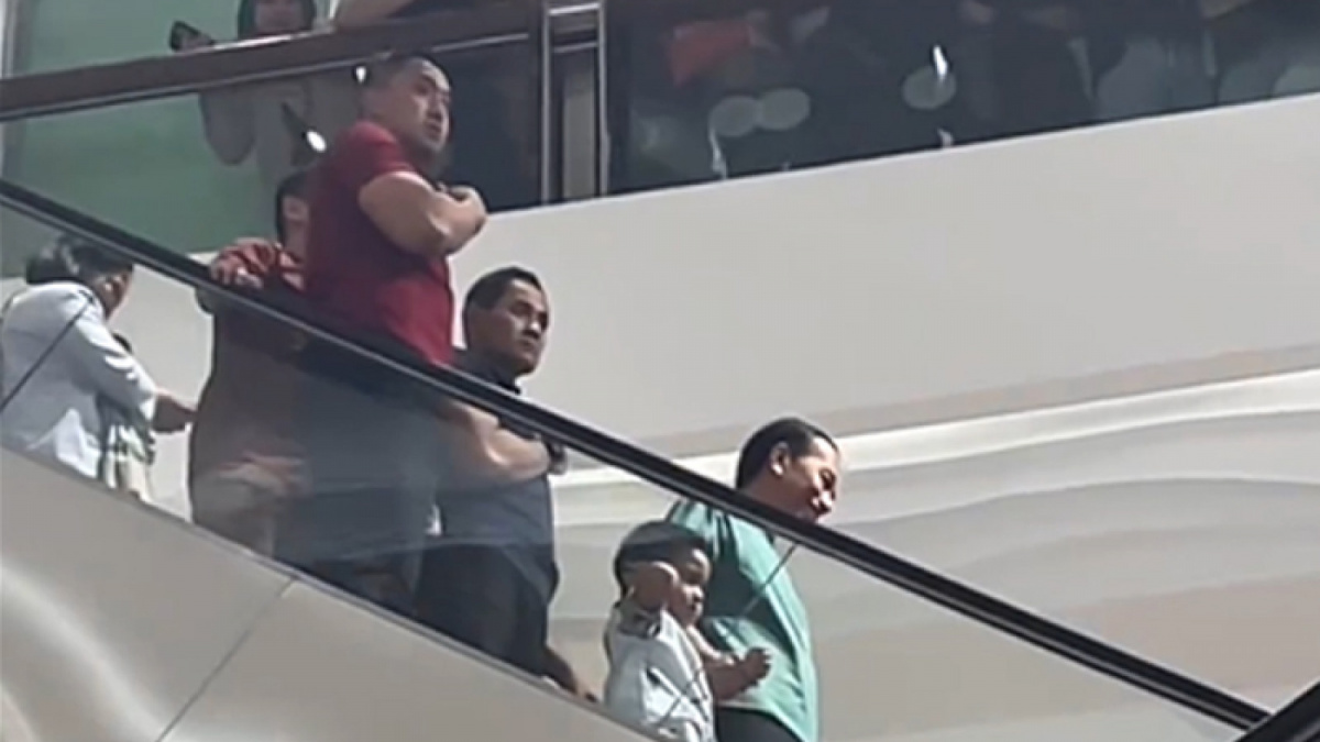 Jokowi Malam Mingguan Ajak Cucu Ngemal di Medan. [Instagram @sorotmedan]